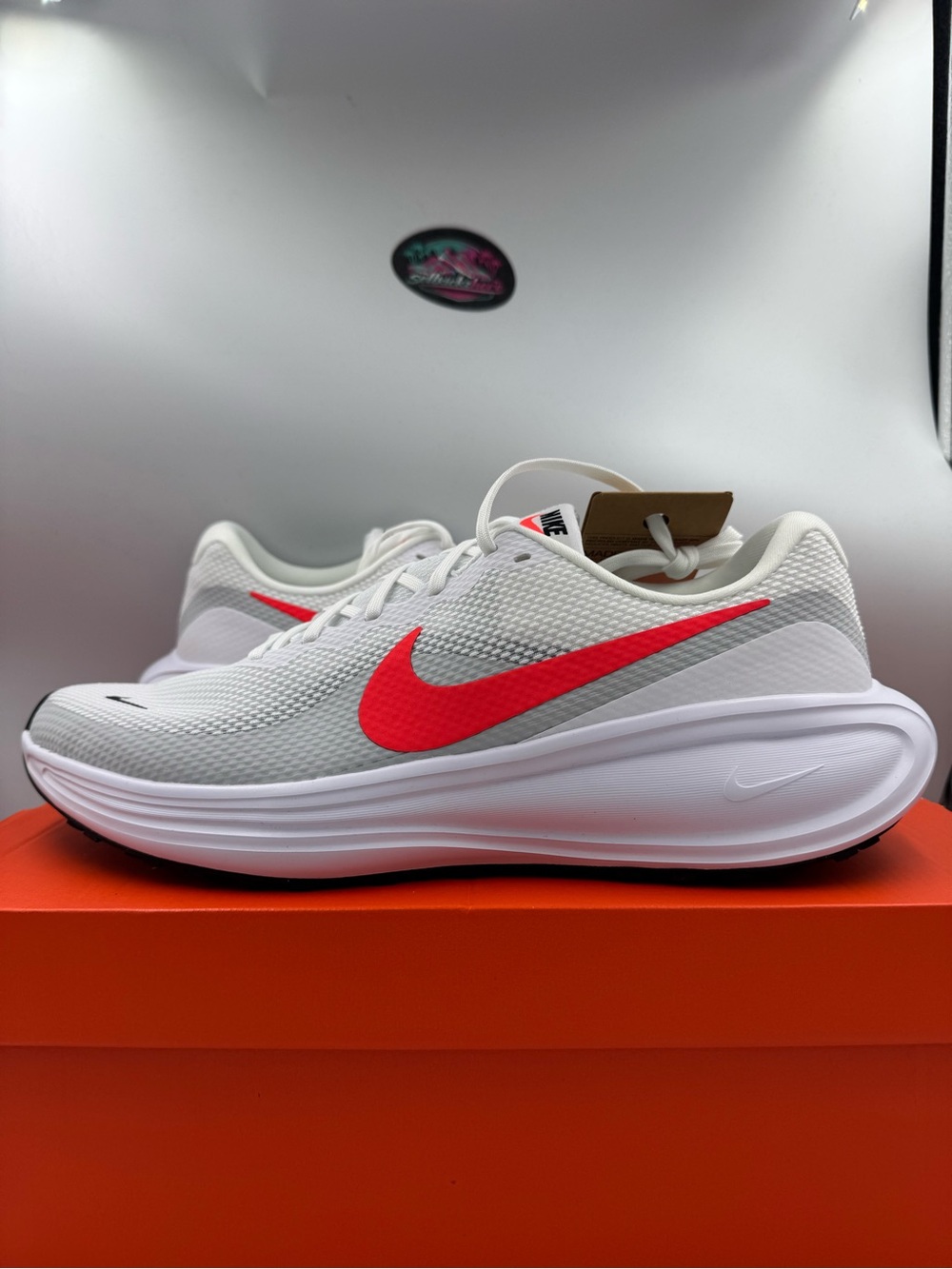 Nike Revolution 8 White Bright Crimson BRAND NEW Size 13